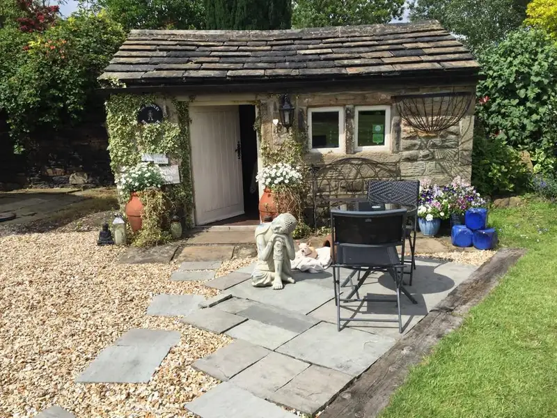 The original little potting shed spa in Mirfield